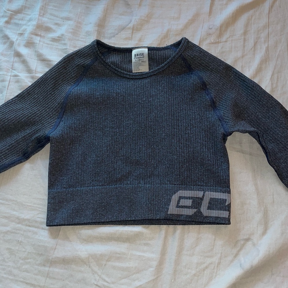 ECHT navy arise comfort Crop top XS